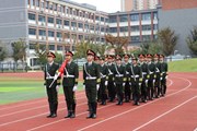 开大附中举行“培养良好的行为习惯，备战期中考试”主题升旗仪式
