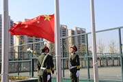开大附中举行“心向阳光，守护健康”主题升旗仪式