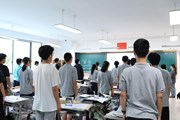 开大附中举行“有备而来 迎战期末”主题升旗仪式