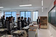 开大附中举行“友爱互助 共建和谐校园”主题升旗仪式