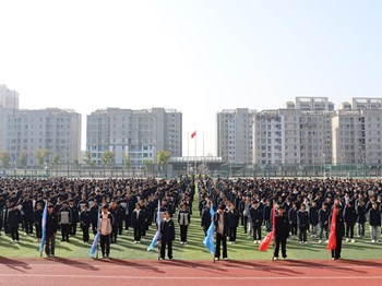 养习惯之根，筑成长之基——开大附中举行日常行为规范教育主题升旗仪式