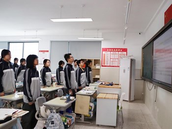 积跬步至千里，以恒心赴山海——开大附中举行期中总结主题升旗仪式