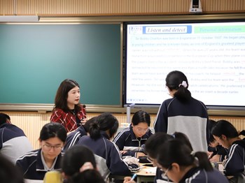 数字赋能英语教学 提升学生核心素养——园区高二英语教学研讨暨骨干教师共同体研修活动在开大附中举行
